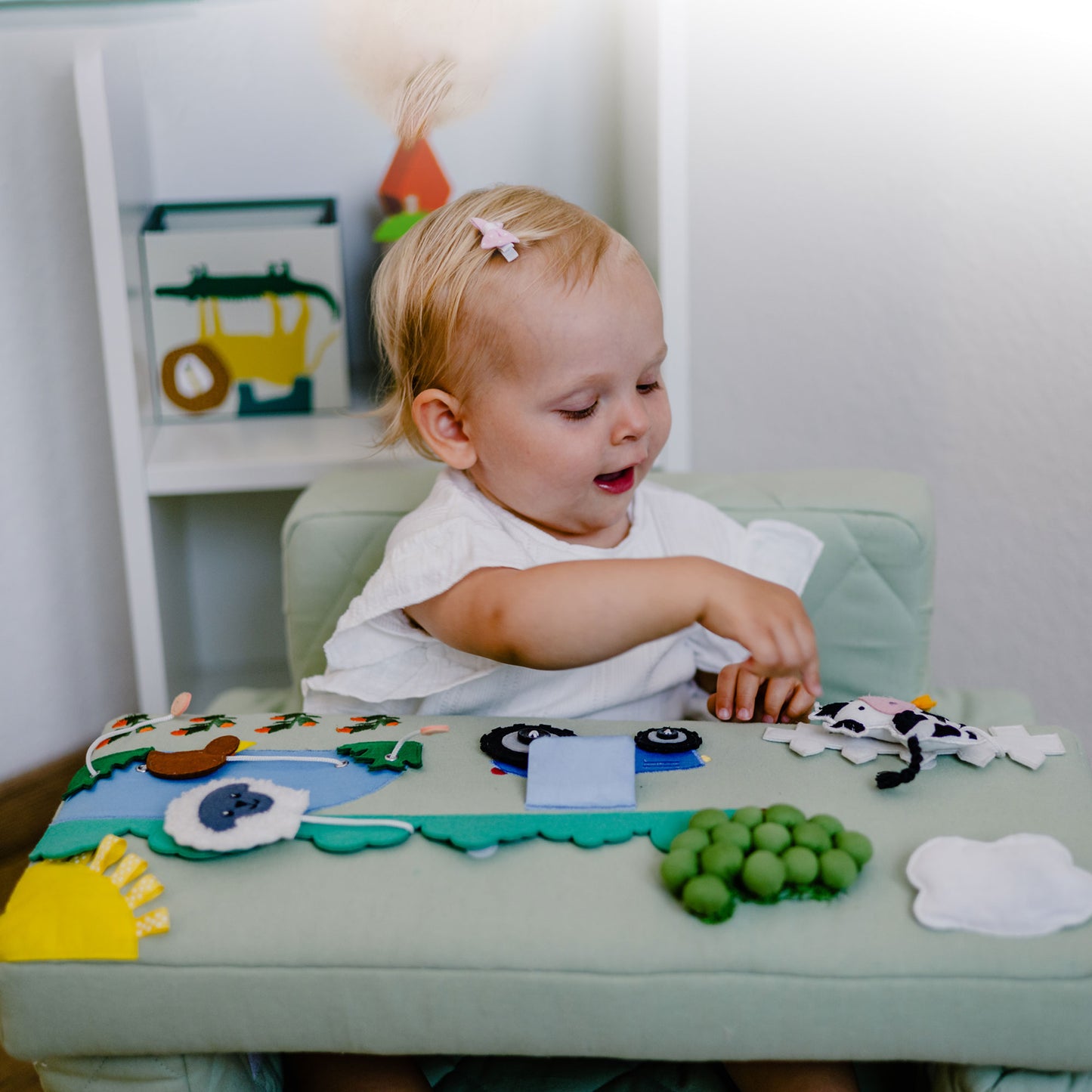 Fauteuil d'activité Ecki vert avec coussin ferme